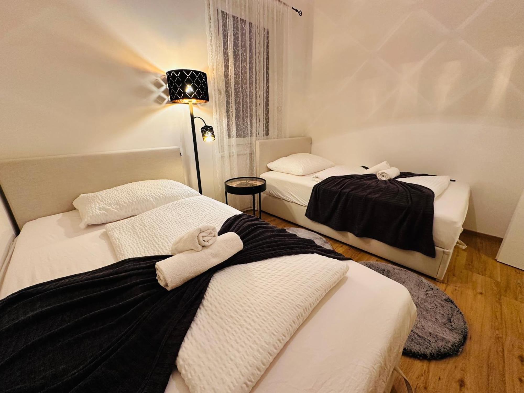 Schoenbrunn Garden Apartments Wina Bagian luar foto