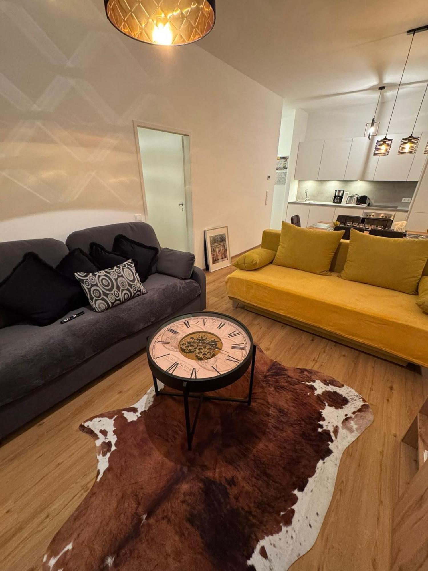 Schoenbrunn Garden Apartments Wina Bagian luar foto