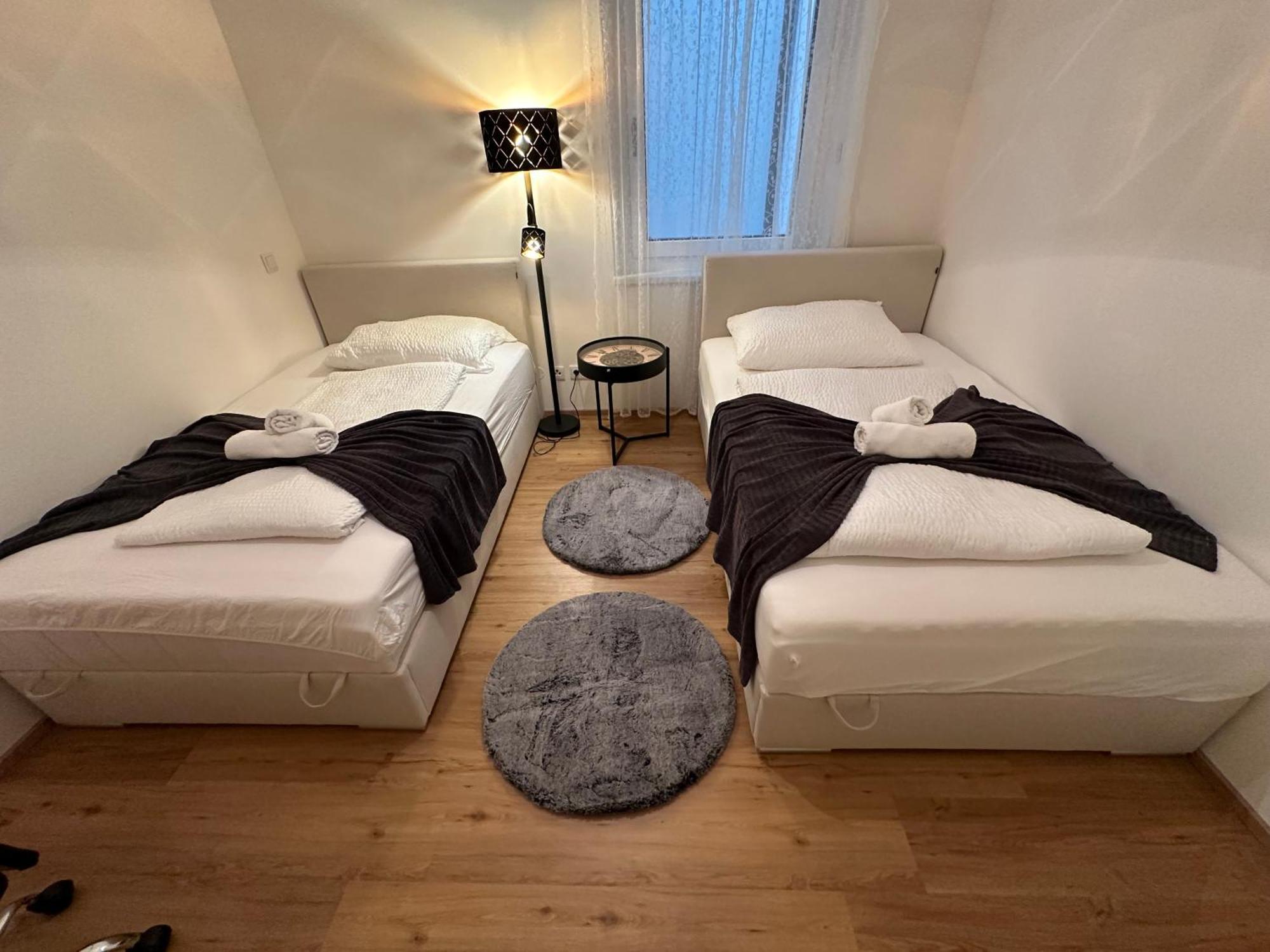 Schoenbrunn Garden Apartments Wina Bagian luar foto