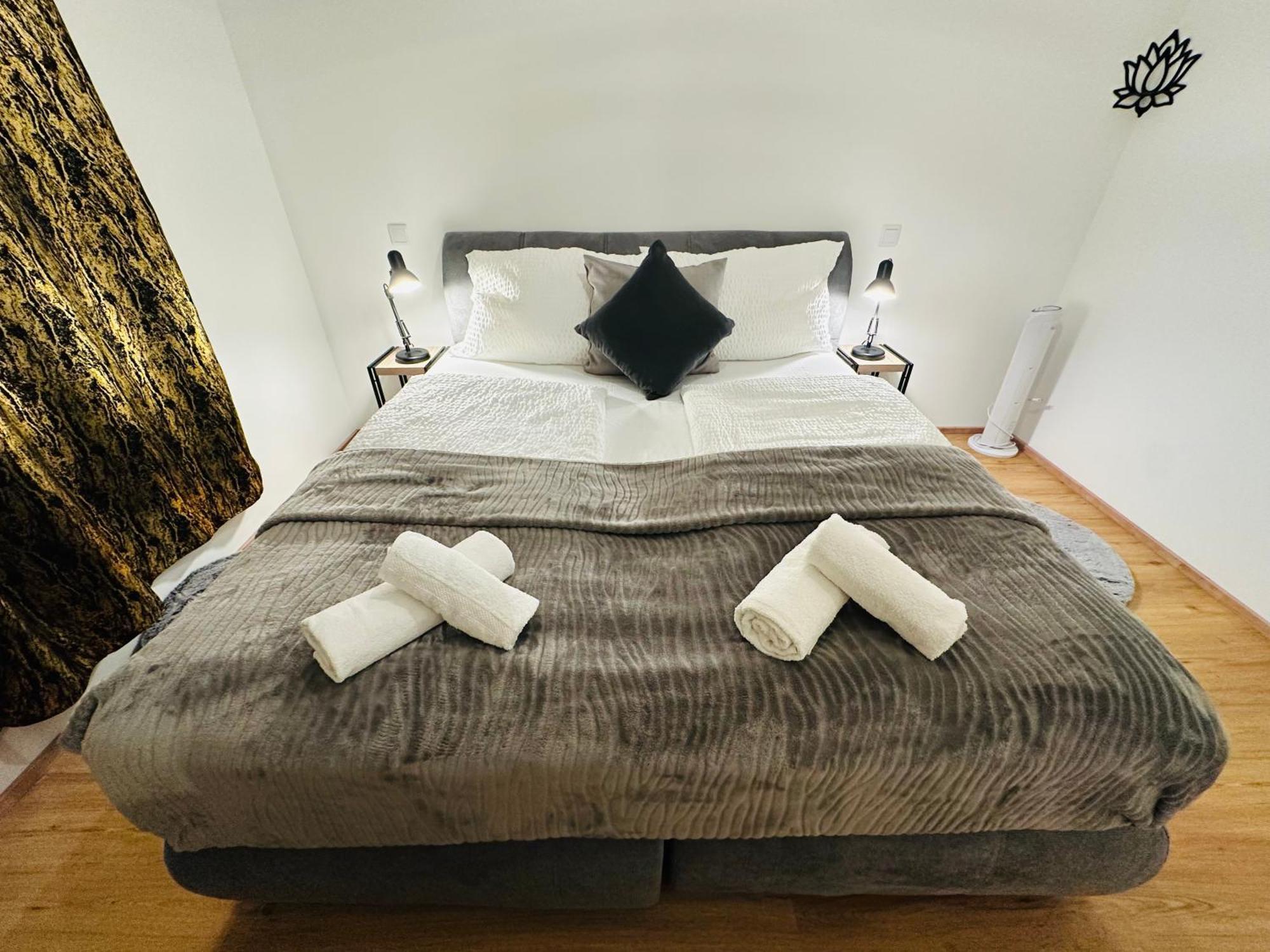 Schoenbrunn Garden Apartments Wina Bagian luar foto
