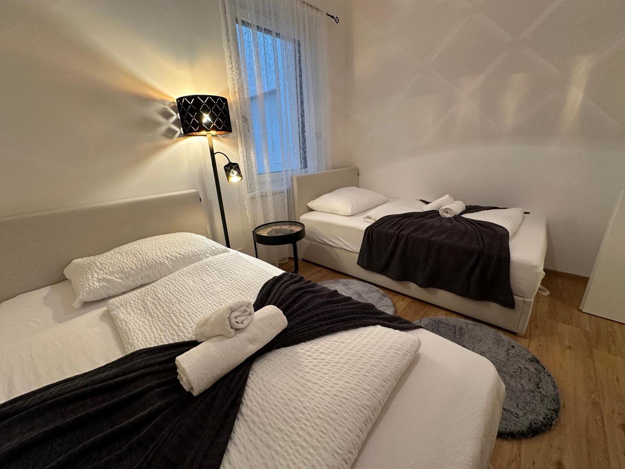Schoenbrunn Garden Apartments Wina Bagian luar foto